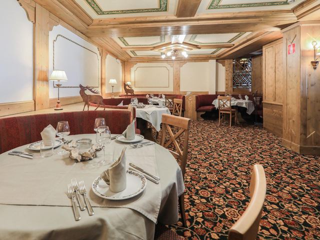 Sala ristorante in legno